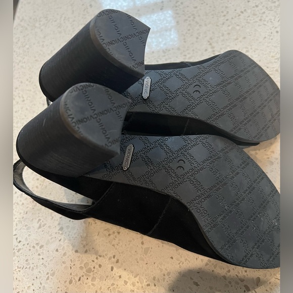 VIONIC Blakley Black Open Toe Sandal Block Heel with Concealed Orthotics. Size 8 - Picture 3 of 9